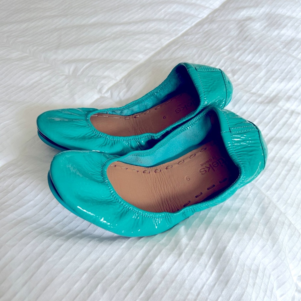 Tieks signature blue patent ballet flats NIB Complete original packaging Size 9
